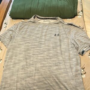 Men’s under armor workout shirt